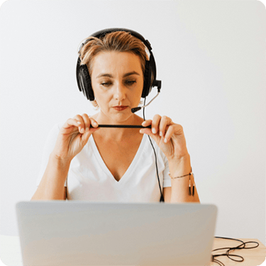 Kund som deltar i en demo av Visma Severa online Kund som deltar i en demo av Visma Severa online